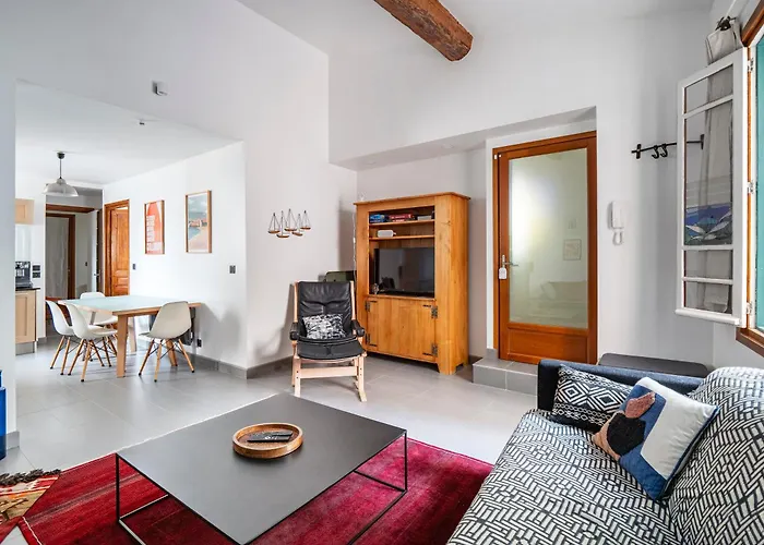 Διαμέρισμα A 100m De La Dans Le Quartier Historique Κολιούρ